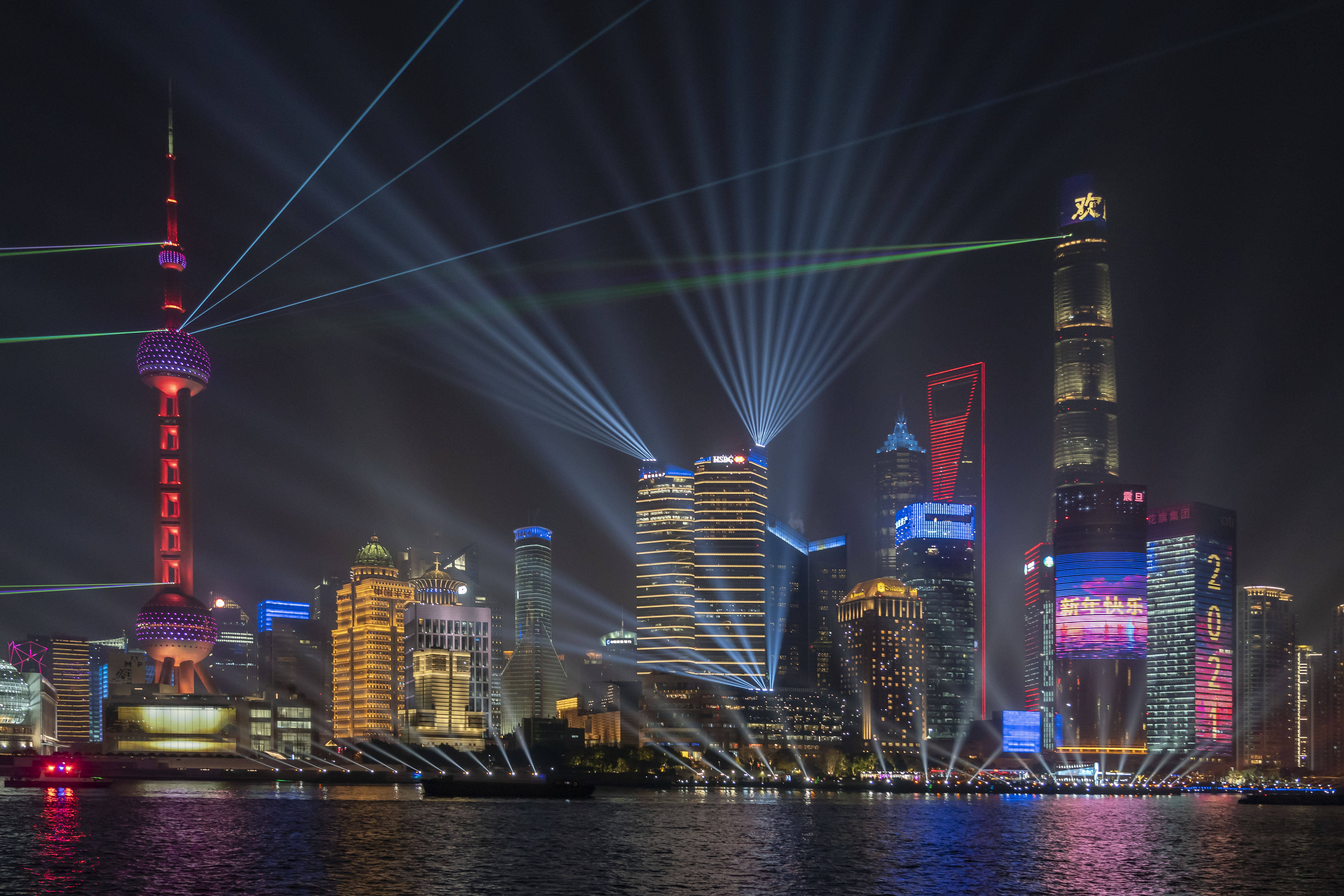 上海：灯光璀璨庆新年