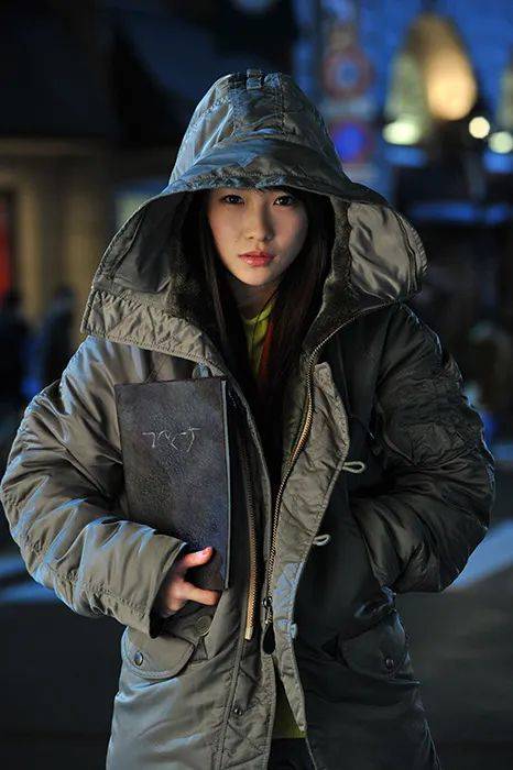 《是我们干的》又变成了可爱系女子校生新里今宵.