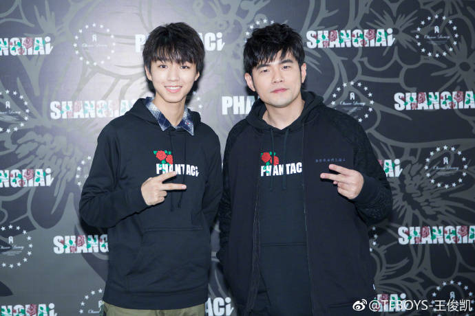 王俊凯与周杰伦合照合集,剪刀手小王子实至名