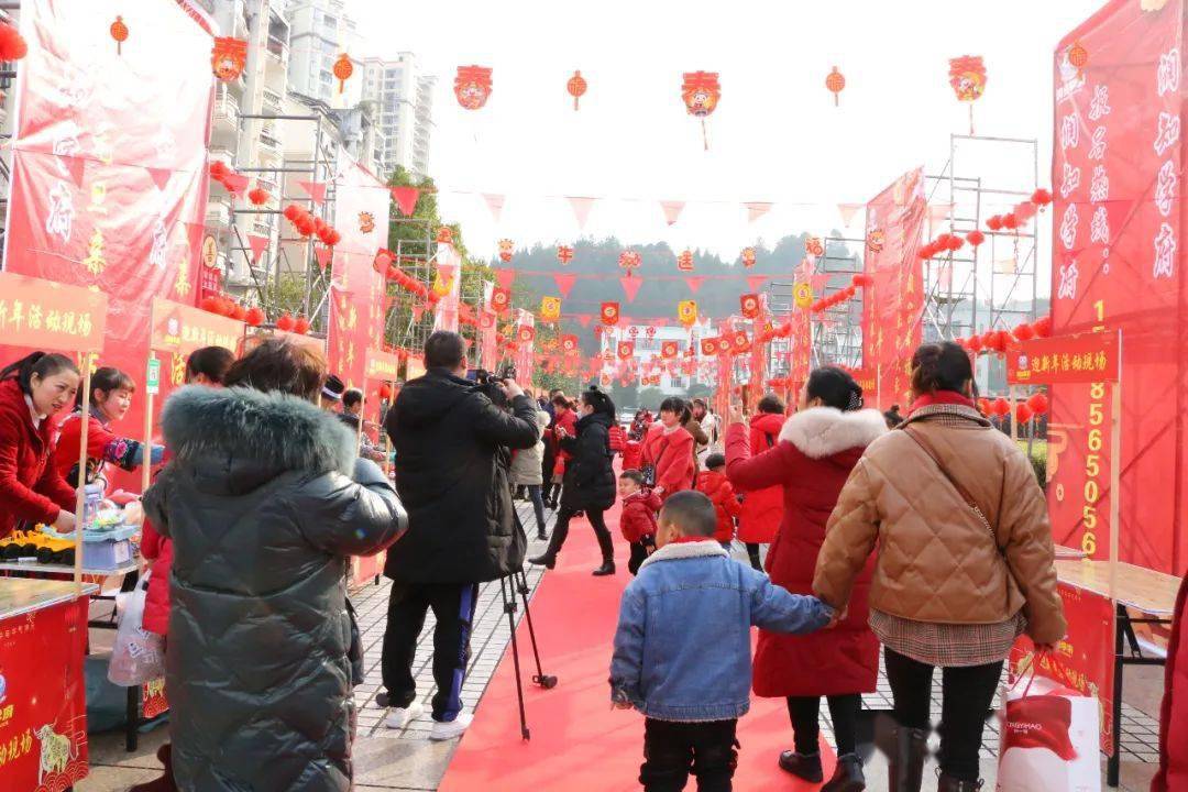 润知学府举办年货大街元旦亲子活动