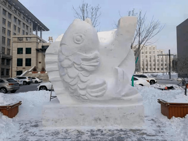 一座雪雕,传播了制作人的思想;一座雪雕,彰显了制作人的风骨;一座雪雕