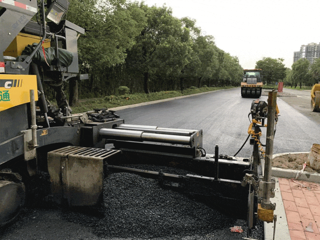 主要改造长约411米道路,拓宽面积约1760平方米,增设dn400至dn600钢筋