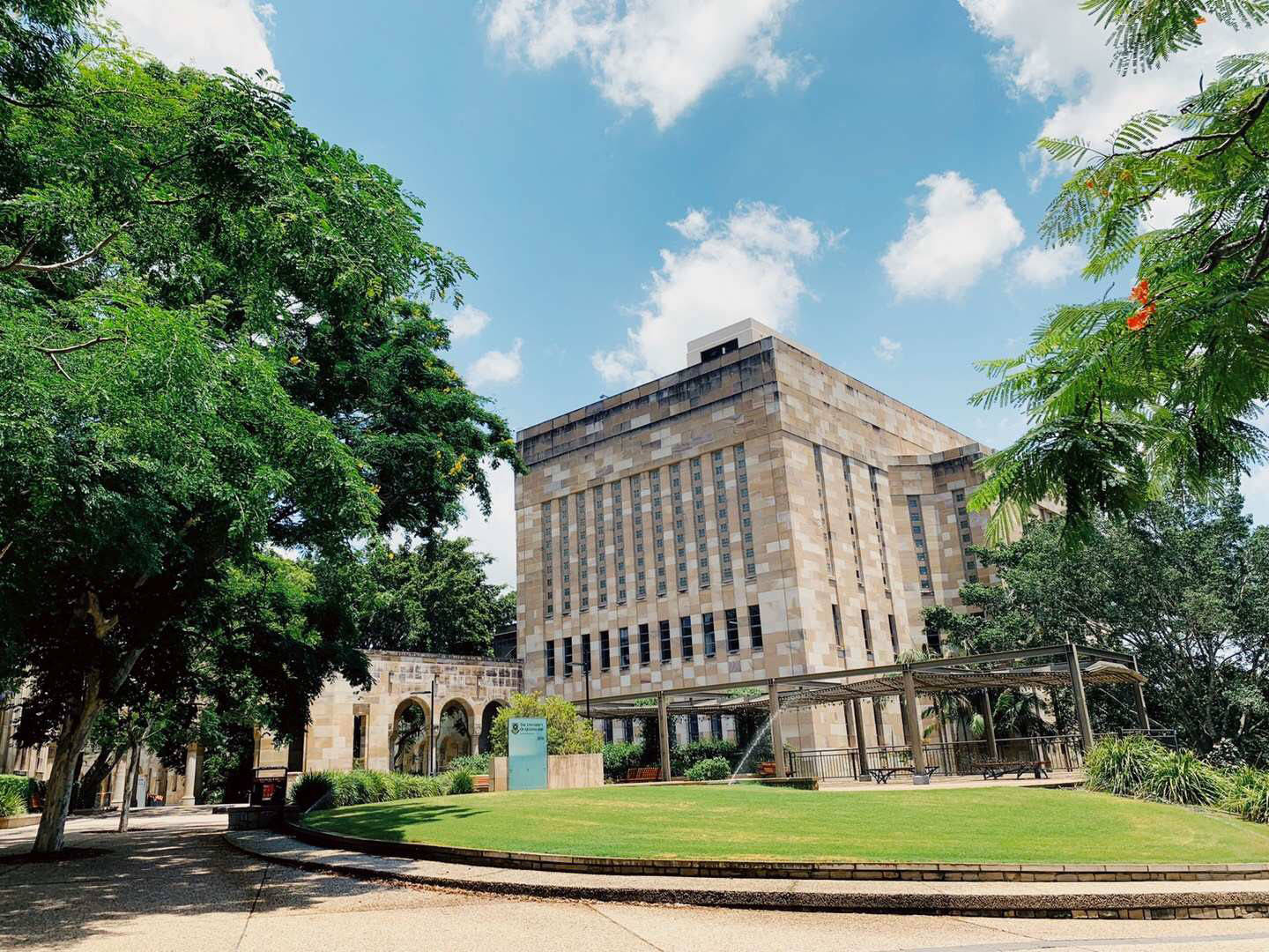 昆士兰大学世界排名_昆士兰大学:公认“最美校园”,100%学科高于世界水平