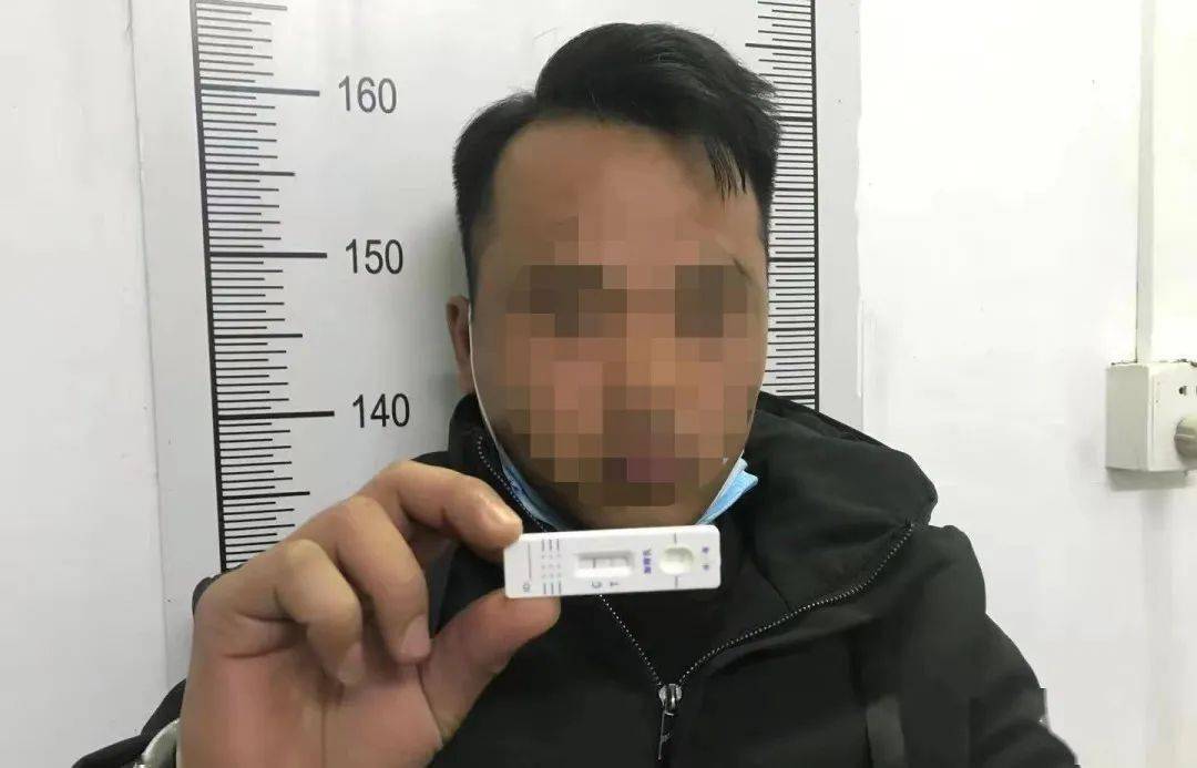 犯罪嫌疑人口供不一致_不明显的情侣头像真人(2)
