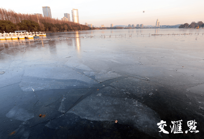 冰封下的玄武湖 别样的风景