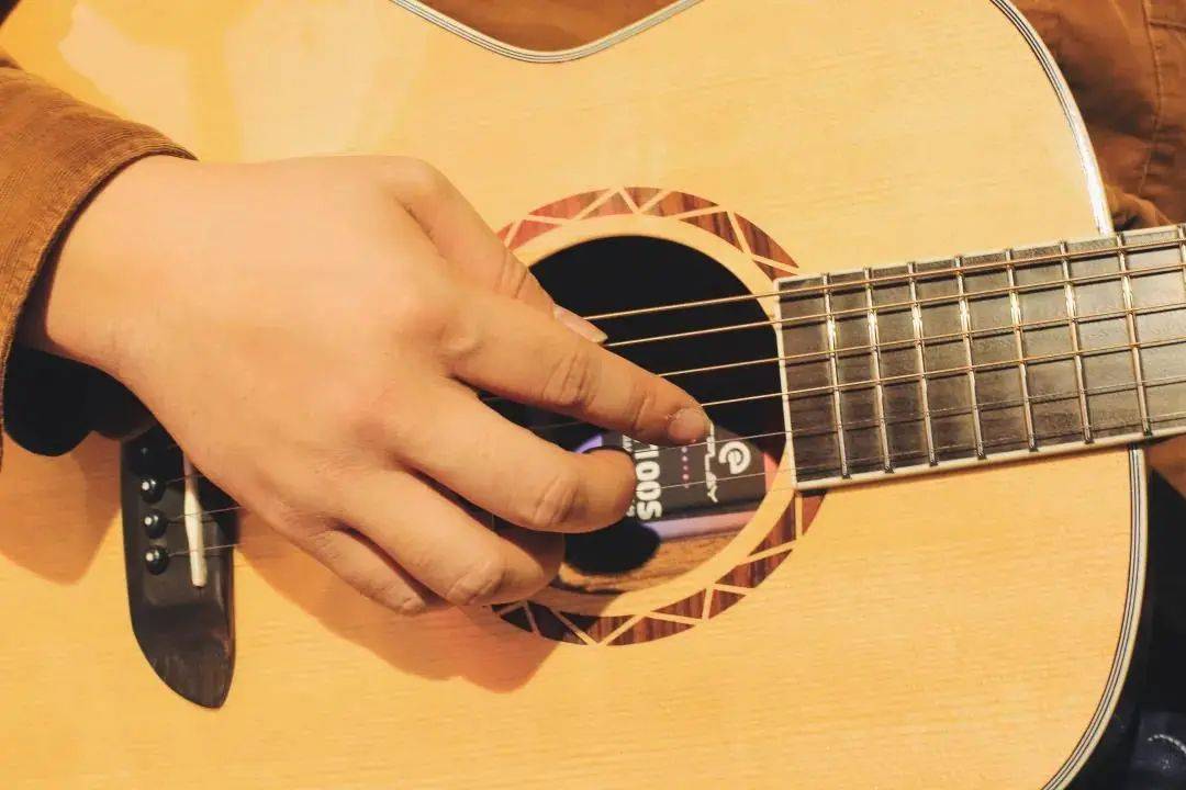 吉他干货丨弹吉他一定要杜绝的右手陋习
