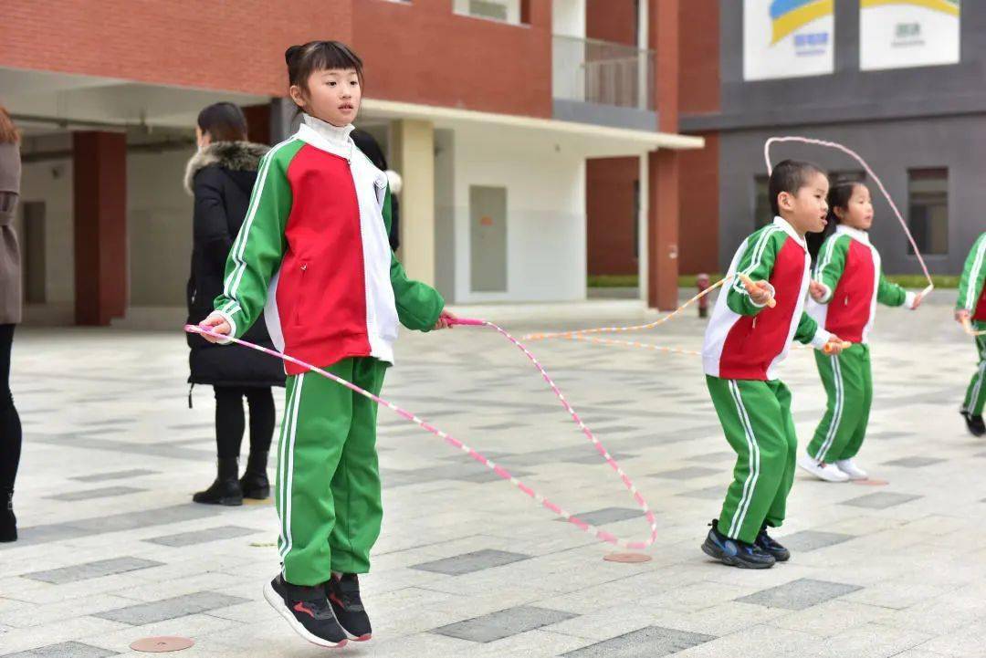 绳采飞扬激活力——记福清市实验小学教育集团虎溪校区一年级跳绳比赛