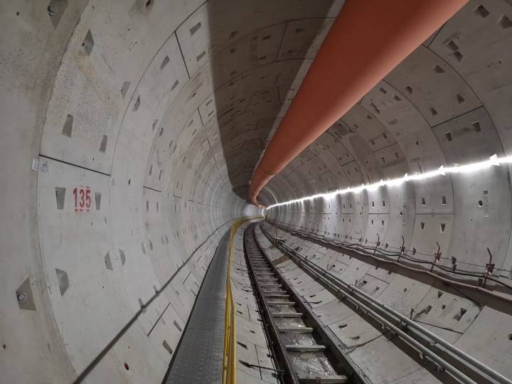 67地铁七号线二期首段区间隧道双线贯通