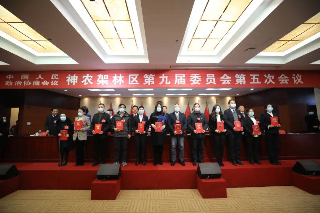 今天这次大会,这些个人和单位受表彰!