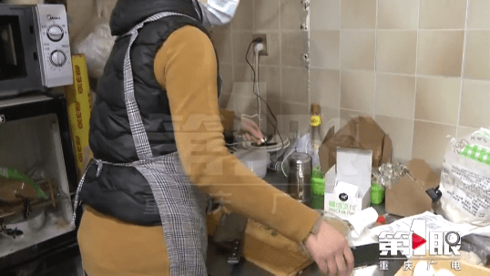 员工店内备食材 大胆蟊贼偷手机