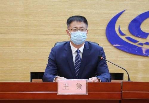发布会由市委新闻发言人,市委宣传部副部长王策主持.