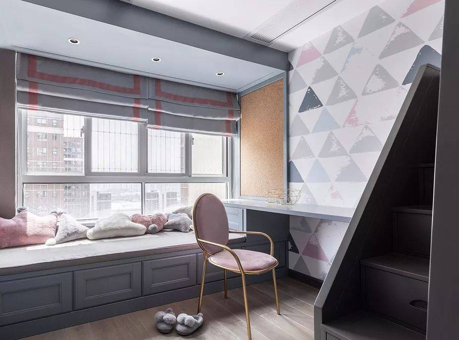 飘窗不要浪费了改成书桌和梳妆台 7e2e4adff0744da89dcabb2ffb5eedf9.jpeg