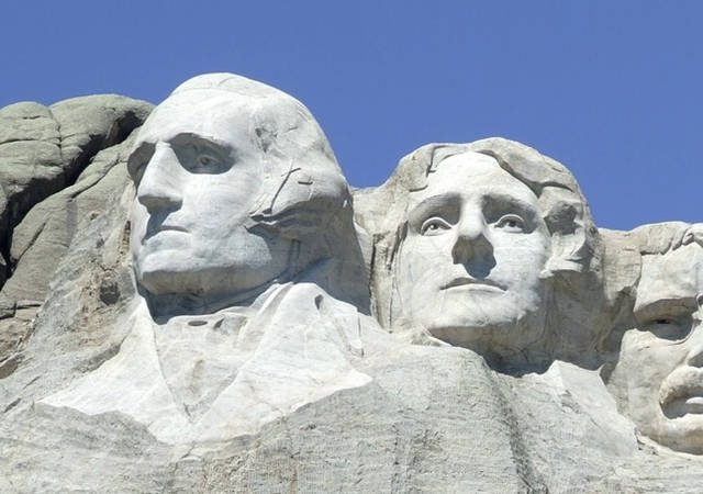 总统山上的美国"国父"乔治·华盛顿和托马斯·杰斐逊 图自拉什莫尔山