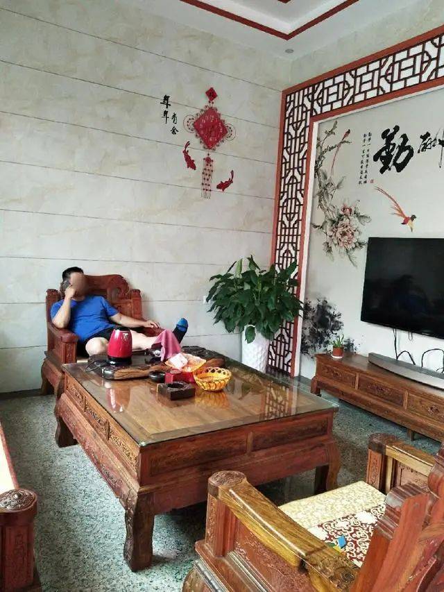 老公回老家拆旧房建三层小别墅,建房装修家电100w,效果还不错!