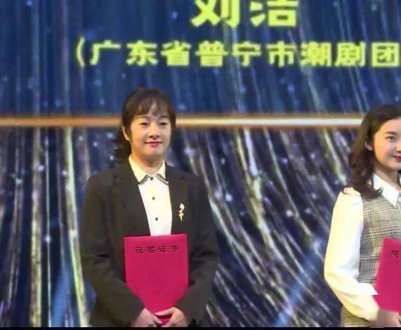 比如,参加普宁戏剧家协会组织的"潮剧文化沙龙"中,主讲潮剧角色扮演