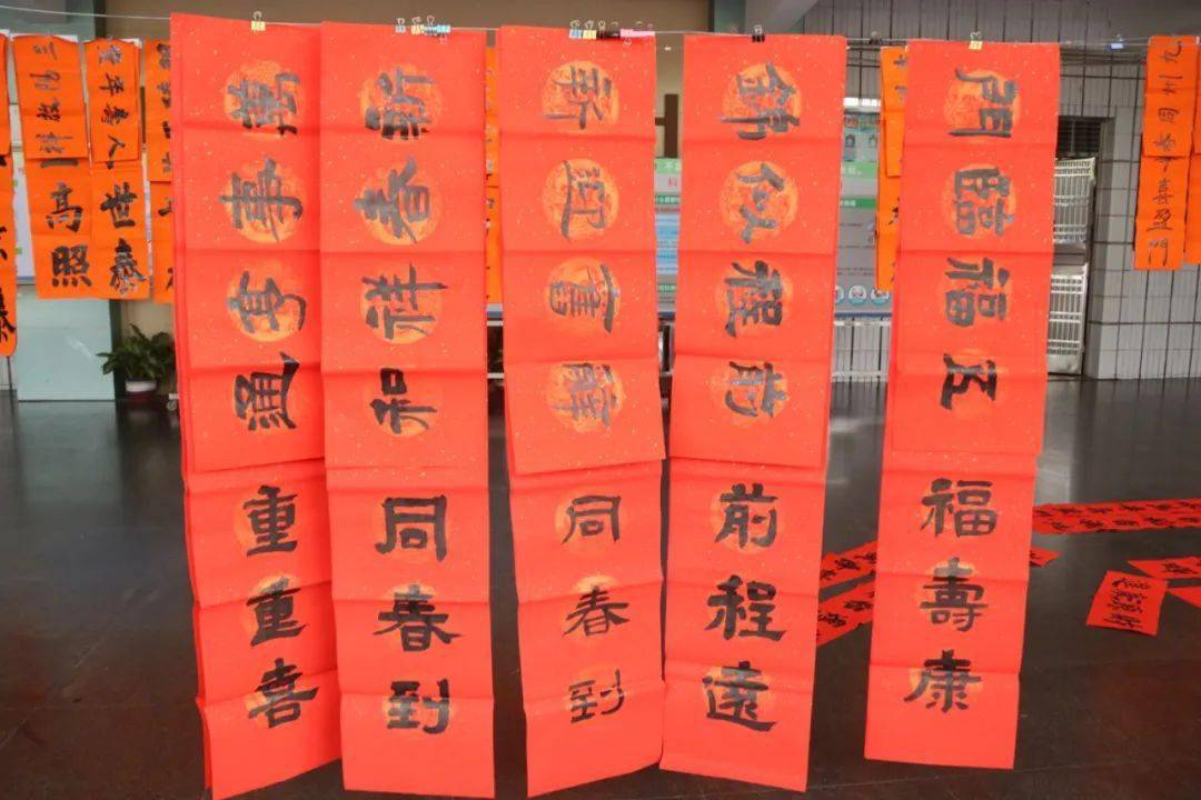 书春联,送祝福——记三屯小学2021年师生写春联送祝福