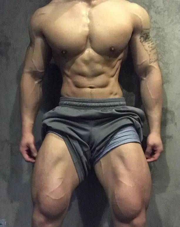 抖音网红叫嚣肌肉男:别tm晒肌肉了,油腻得要死!