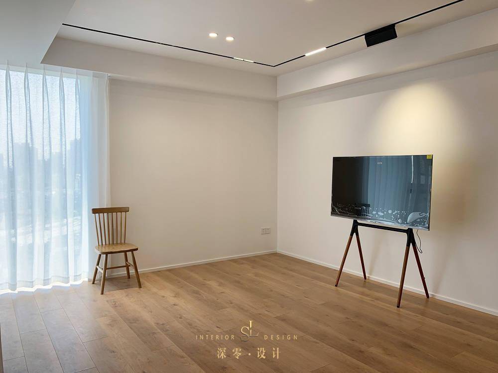 立马想拎包入住她家97,没有沙发没有茶几,空旷客厅温馨不减