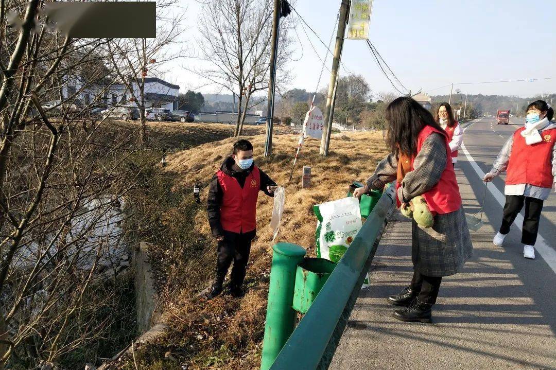 1月21日,镇党委委员,副镇长江新宇带队到石门村查处未批先建问题.