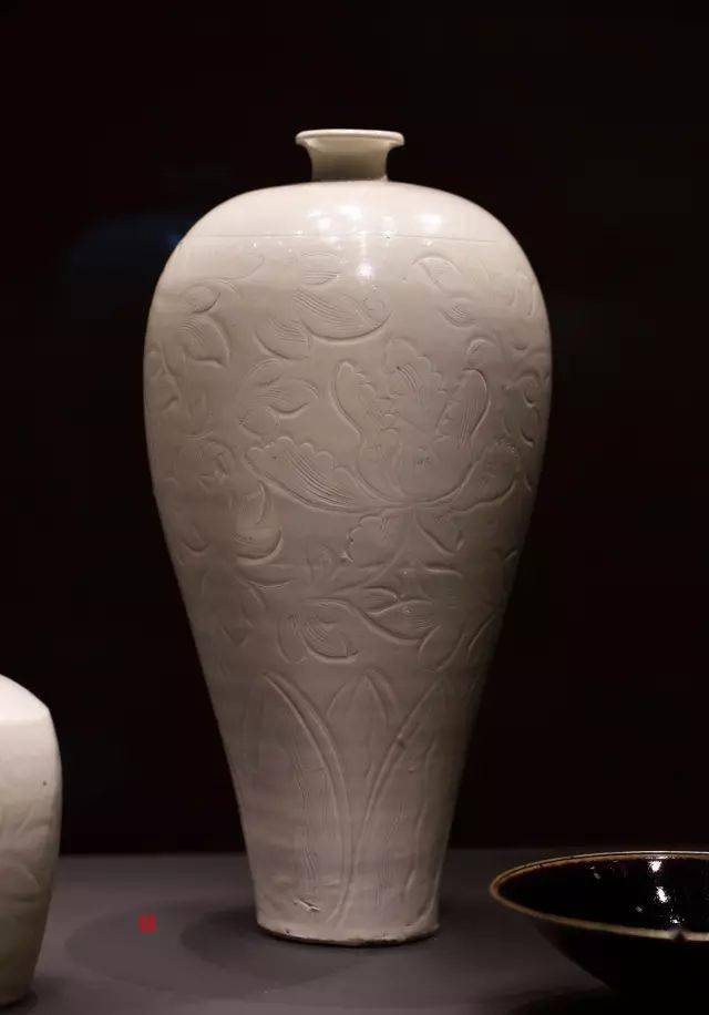他收藏了1400件中国瓷器 ,最后毕生收藏落户大英博物馆
