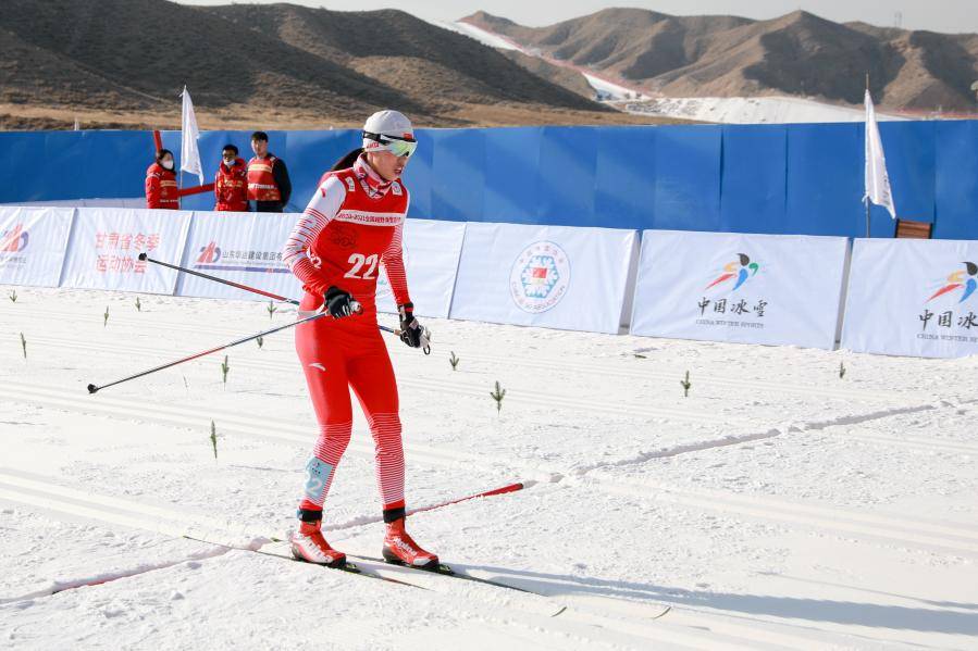 越野滑雪全国锦标赛:女子10公里(传统技术集体出发)赛况