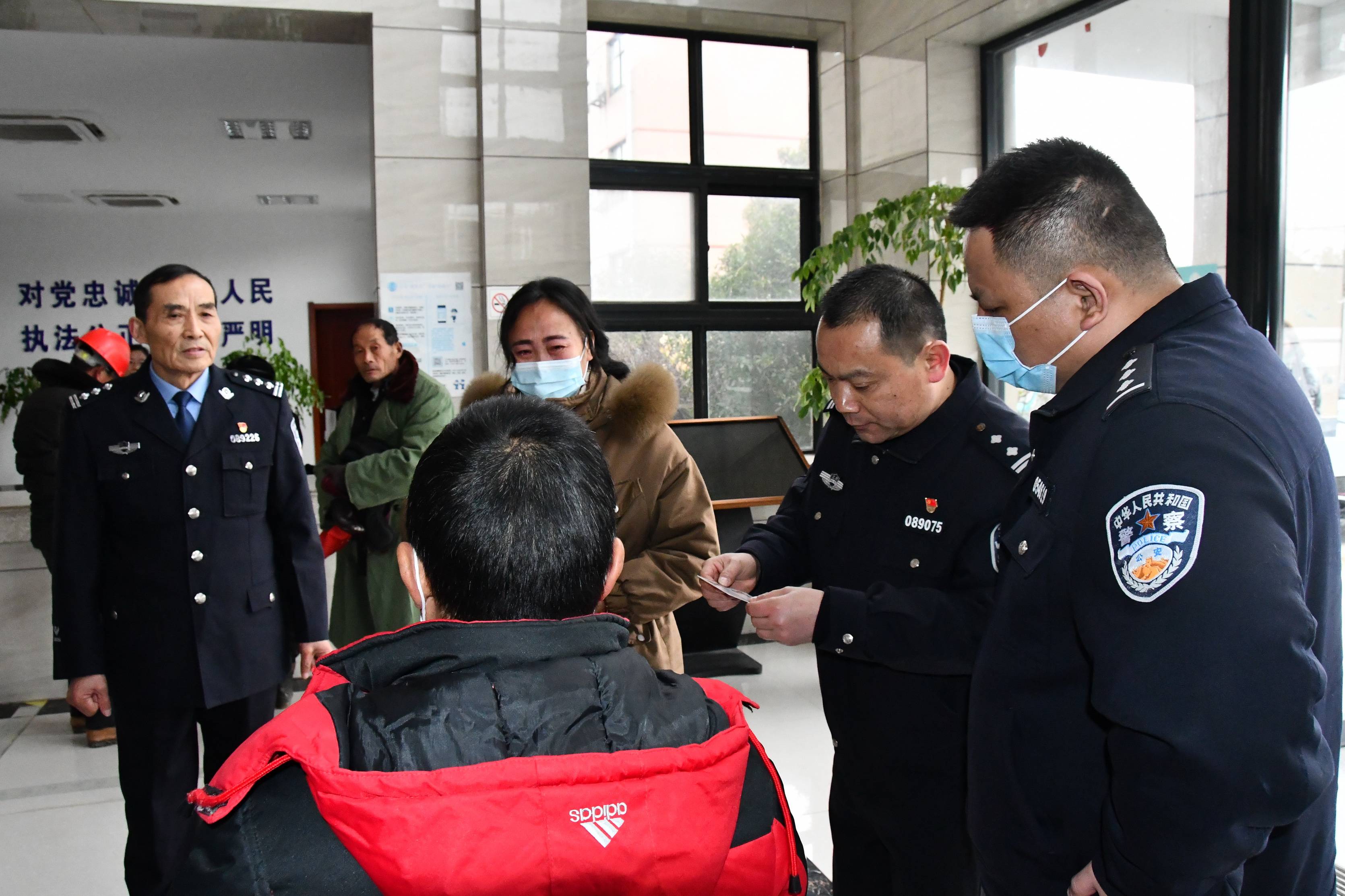 江苏省淮安市盱眙县桂五派出所关爱工作站为丢失18年女孩找寻亲生父母