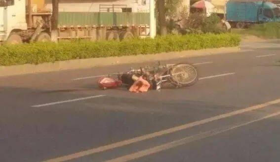 萍乡一女士上班途中发生车祸,医院抢救无效死亡_刘某