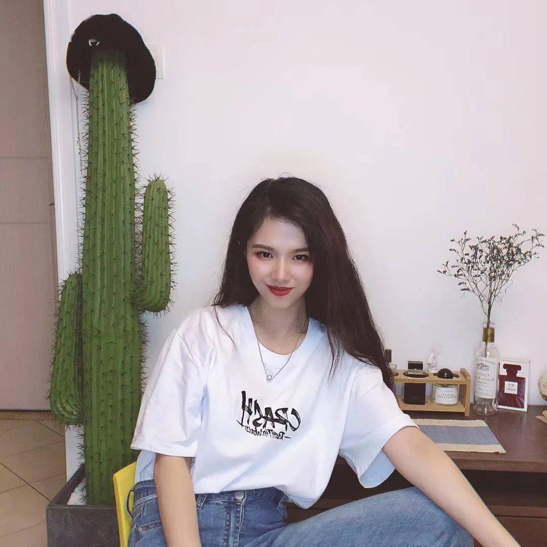 真真是男人被迷倒,女人被酸倒特别是一双细长直美腿,让小20岁的美女们