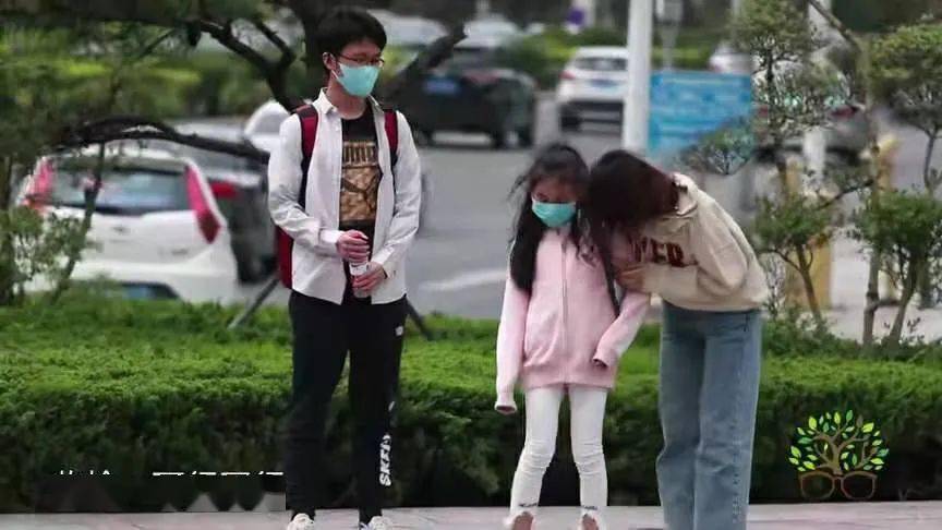 当孩子撞见卫生巾和血.