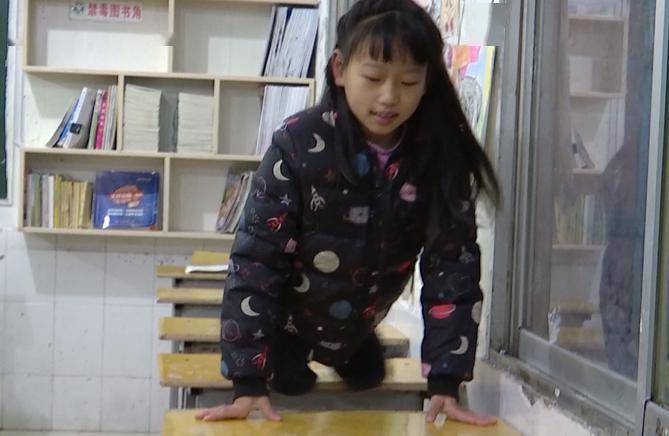 两岁时遭遇车祸截肢,贵州无腿女孩在母亲背上生活6年
