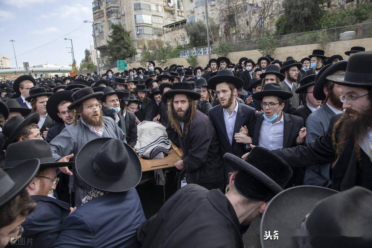 耶路撒冷成千上万犹太人聚集参拉比葬礼