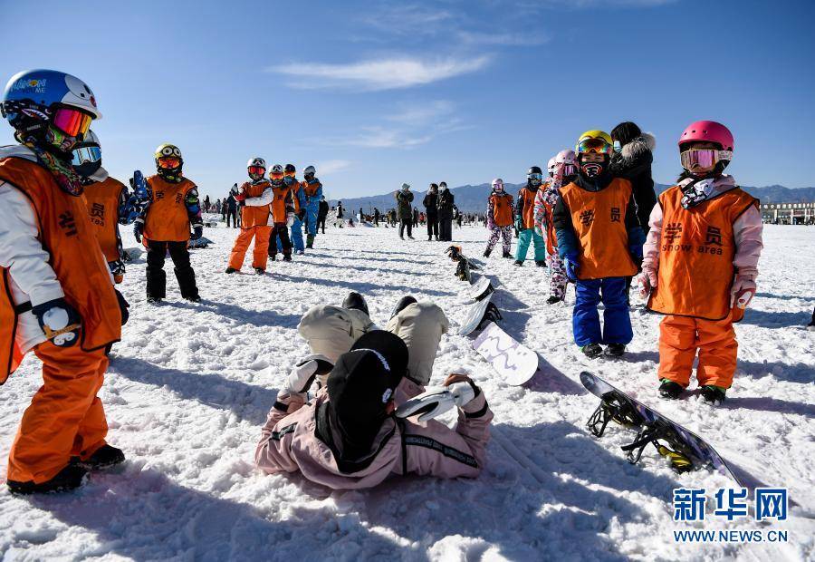 全民健身—— 宁夏大力推动冰雪运动_滑雪场