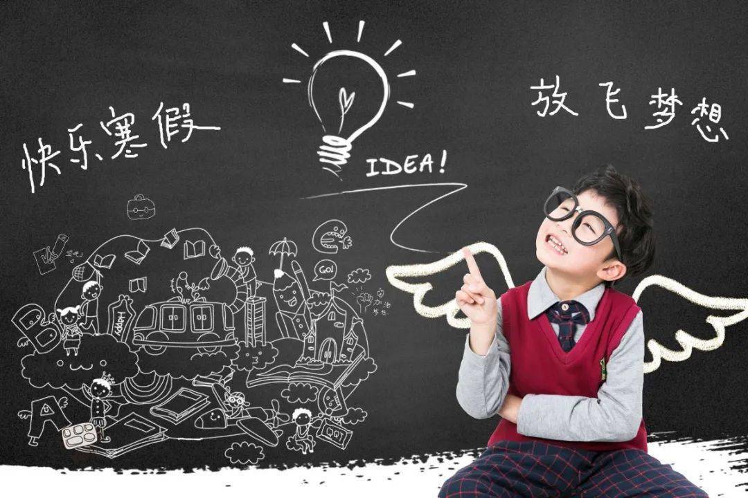 起飞后,孩子更是马不停蹄,立刻开始补作业,家长也没闲着,孩子每写完一