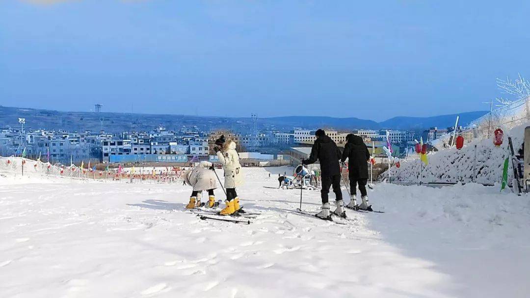 看电影and滑雪两不误凭电影票票根来洛阳伊龙滑雪场体验超值滑雪