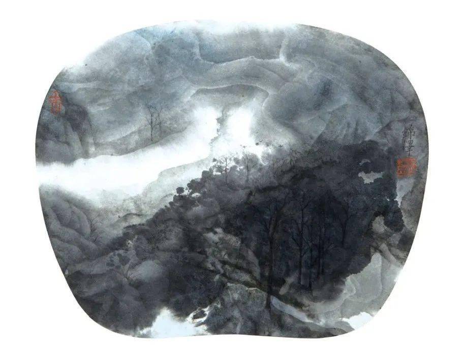 艺术家工作室朱锦泽行者画着