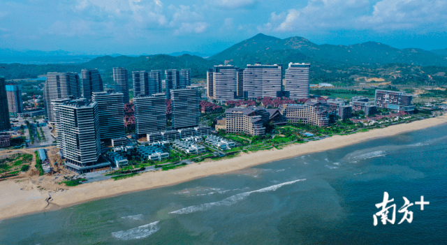 智慧"要素,把红海湾滨海休闲康养旅游度假区和金町湾旅游区打造成为"