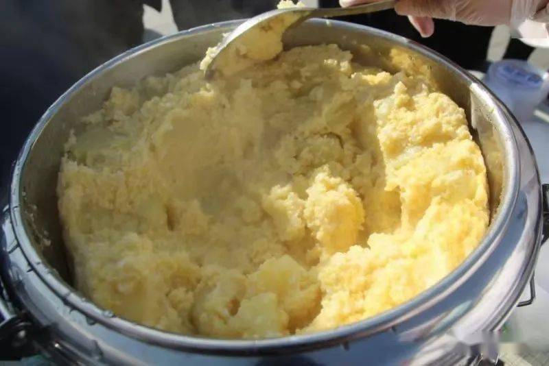 忻州古城:市县书法家"开春送福",市民品偏关特色美食
