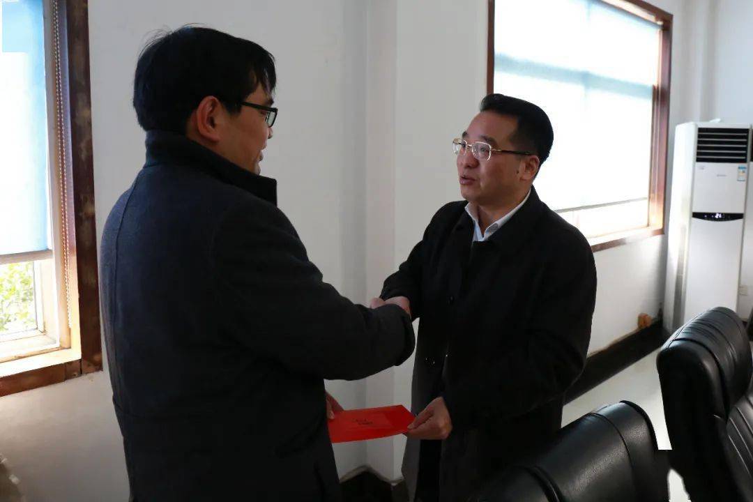 株洲市人民政府副秘书长李一平,市市场监管局副局长肖阳伟陪同走访.