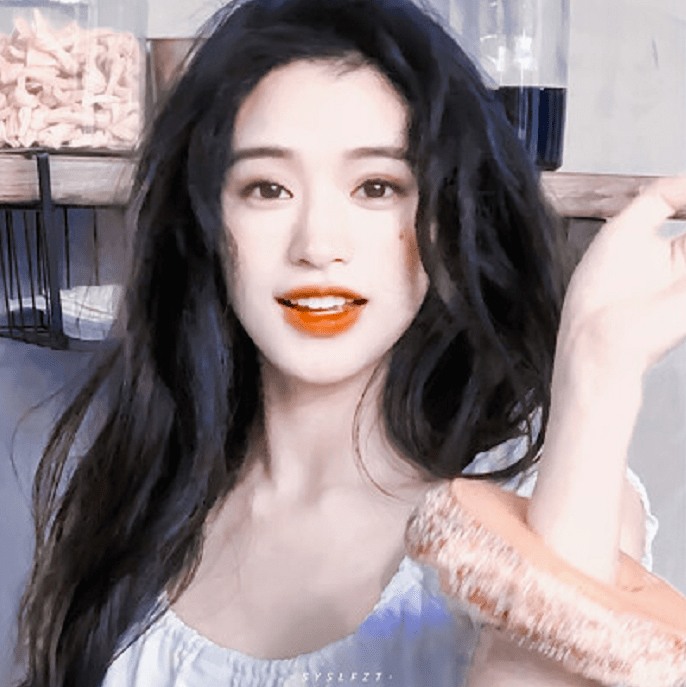 美女路线,妩媚又撩人,登场时她的红裙造型实在是太美惹,配上渣女大