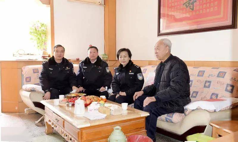 濮阳市副市长市公安局局长王延青开展春节走访慰问