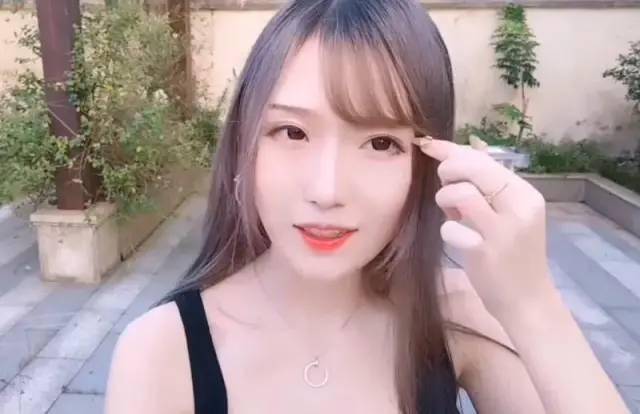或许是经常接触二次元文化的缘故,腐团儿对女仆这个角色情有独钟,就连