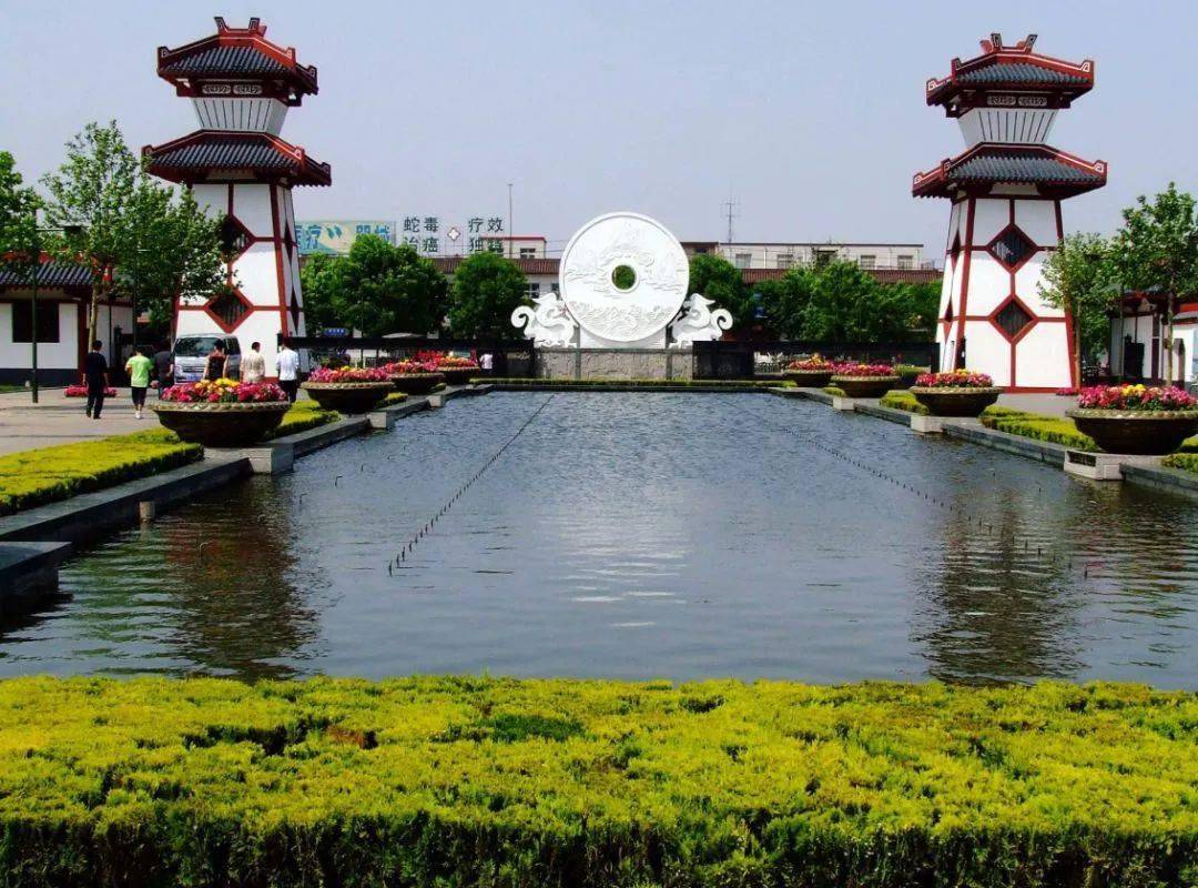 赵苑公园赵苑公园是邯郸市内最大的公园.