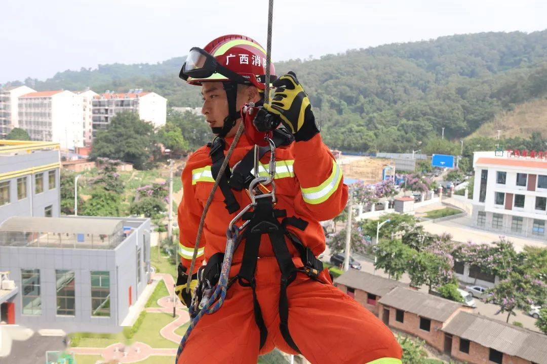 百色消防组织探索山岳绳索救援专队建设之路