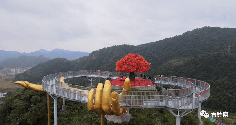 杉木湖景区增设了飞天魔毯项目 毫不费力就能直达"大地之手" 既是