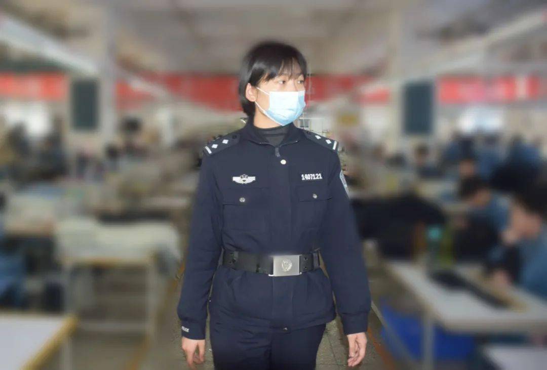 她只有朴实的语言:快过年了,要稳定好罪犯的思想情绪,监区的各项管教