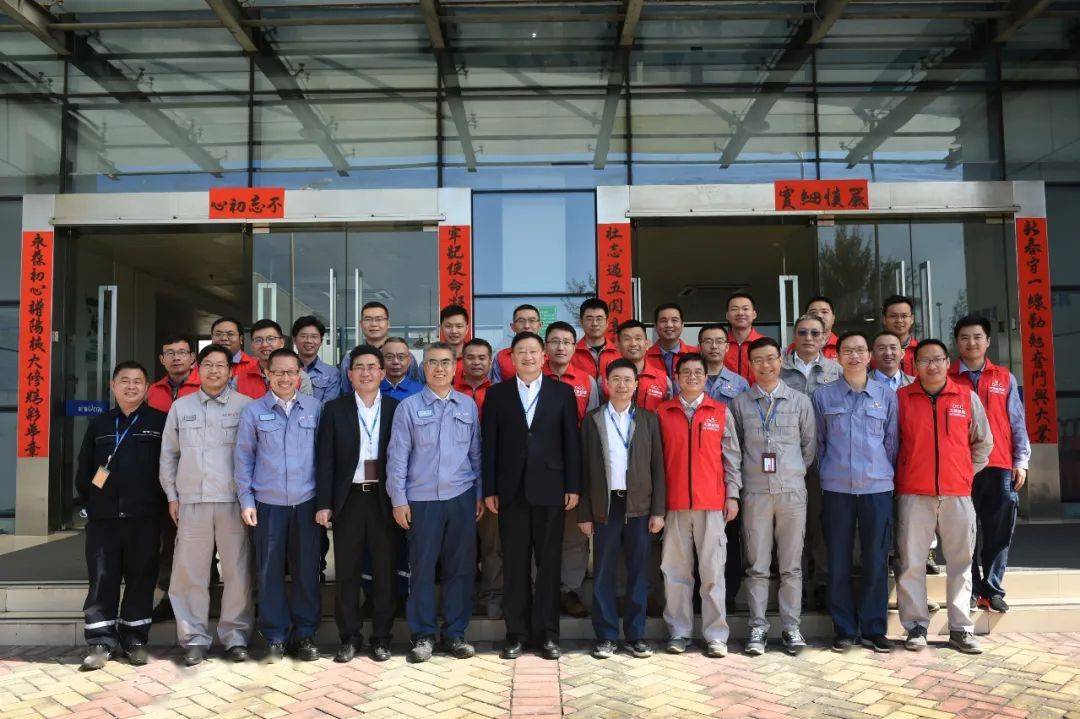 服务集团有限公司员工代表,杨长利还来到阳江核电基地生产指挥中心