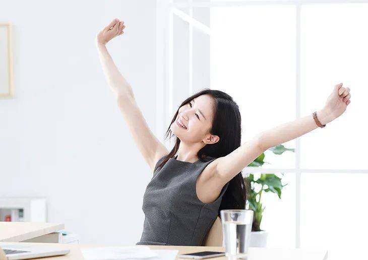 疲惫感消失以后,连晚上睡觉也很放松,隔天醒来又是精神抖擞,充满干劲!