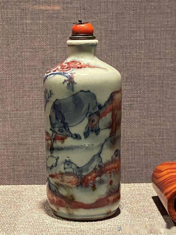 清 青花釉里红生肖鼻烟壶