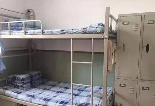 师达中学住宿环境:4人寝,上下铺,独立卫浴.