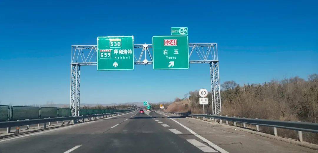 g55二广高速忻州段:忻州收费站出口车辆通行缓慢.